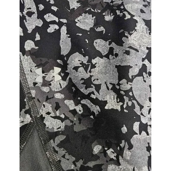 Under Armour Compression Heatgear Greenish Gray Camo Design Capri Leggings Sz M - Picture 4 of 4